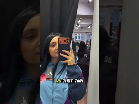 Cô ấy đã quên mất mình đang làm gì😂