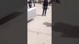 فتاة اردنية تشتم شرطي وقت الحظر بسبب ارتفاع سعر الدخان 