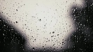 موسيقي ملهمة مع قطرات الندي تساعد علي الاسترخاء دندنها