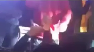 بيكى من غيرك انا عايش 