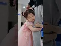 A cute 5-year-old bravely seeks her CEO daddy and is doted on by the whole wealthy family！