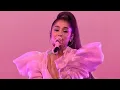 Ariana Grande hypnotizes you
