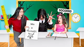 LAYRA E LARISSA FICARAM COM MEDO DA WANDINHA ASSUSTADORA NA SALA DE AULA!!