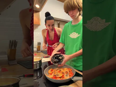 This Quick Tomato Seafood Pasta brought us together #familymeal #easyrecipe #hacks
