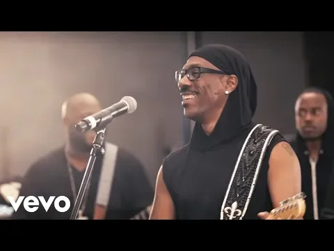 Download MP3 Eddie Murphy - Red Light  ft. Snoop Lion (Official Video)