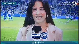 شاهد لاعب يركل الكرة في مؤخرة مذيعة إسرائيلية أثناء ظهورها على الهواء 