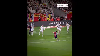 انظروا الى بيدري هذا ما يدور حول نفسه هذا اللي يخليها تدور 