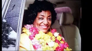 አለምፀሀይ ወዳጆ በባልደረቦቿና አድናቂዎቿ ስትገለፅ 