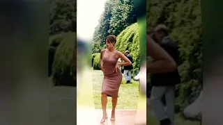 Eva Mendes s Top Dance Move