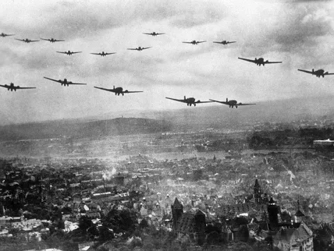 Download MP3 The Blitz Bombing Raid Air Raid | WW2 Sounds