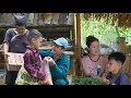 Download Lagu The kind police officer brought a thing to visit the poor grandmothers when Dat was not home