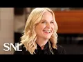 Amy Poehler Meets the New SNL Cast Members