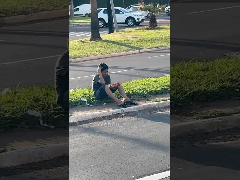 Ele parecia triste , só queria vender suas balas para arrumar a bicicleta Cheguei na hora certa🥹🙏