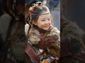 무공 최강인 그녀는 한 끼에 곡식창고 절반을 비운다! 가족을 찾다 황제를 구하고 수도의 총애를 받는다!