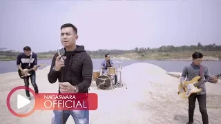 Download Merpati Band - Hatimu Sekeras Batu (Official Music Video NAGASWARA) #music MP3