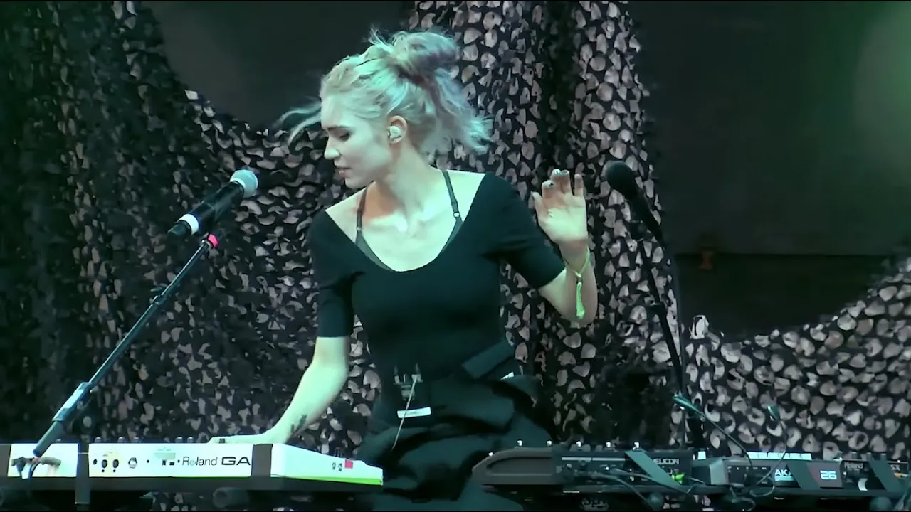 Grimes - Oblivion | Chicago | July 20, 2014 Grimes - Oblivion | Chicago | July 20, 2014