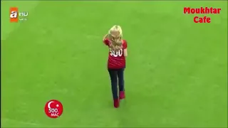 بنت من المنتخب التركي تغني في الملعب دندنها