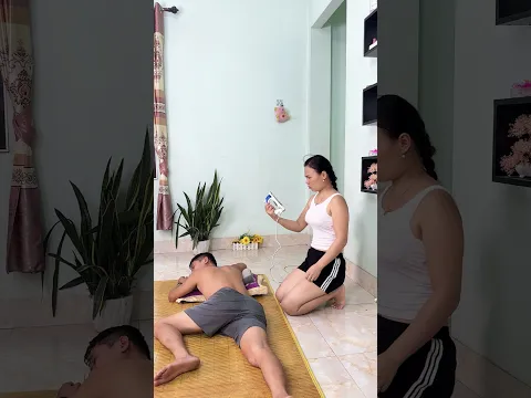 Oh, does he really not feel hot at all?🤣🤣 #funny #couple