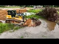 Download Lagu The Shantui Bulldozer's careful Forest Pushing is Perfect, the Landfill,the Pushing style is Amazing