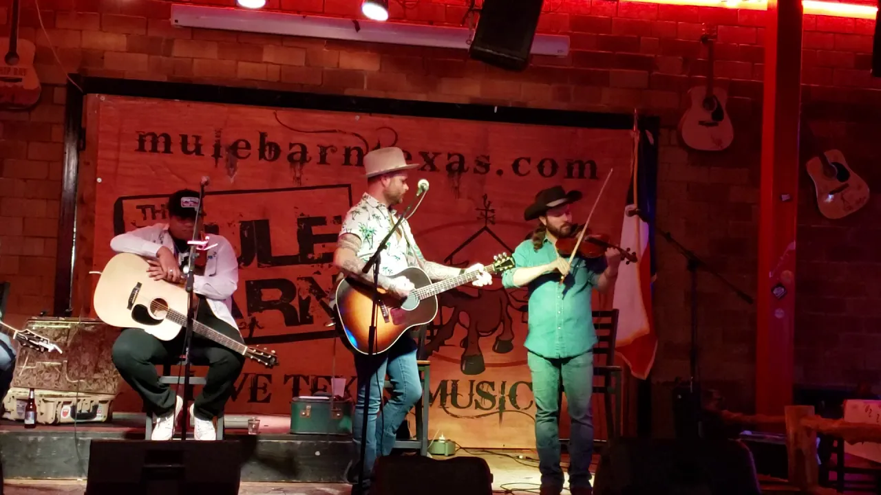 Mike Stanley sings Tommy and Alice @ Tunes for TaTas Mule Barn 20190602 202832