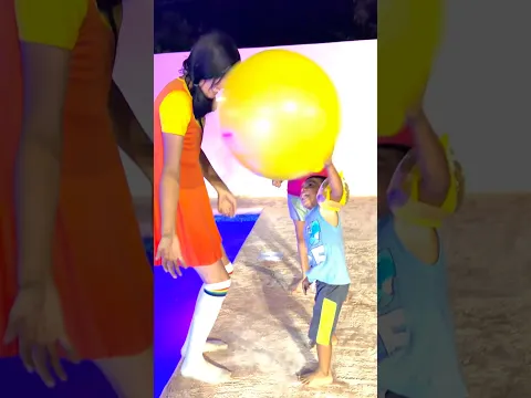 LA MUÑECA SE CAE EN LA ALBERCA 🤣