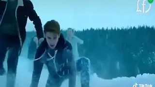 بانيت قيمتها لما ضاعت من ايدياا   طيبه وحنان مش موجودين غير فيه هي   دندنها
