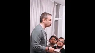 کسی که در هر شرایط بهتون کمک می کنه واقعا عاشق 