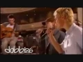 Download Lagu Anouk \u0026 Sarah Bettens - I Alone (Live '99).mp4