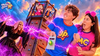 A Bruxa Prendeu os Bonecos no Alto da TORRE! 😱🏰 - Maria Clara e JP