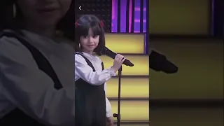 حلا الترك تغازل المشتركة أموت على الثقة لي فيك تواضع و اخلاق حلا الترك 