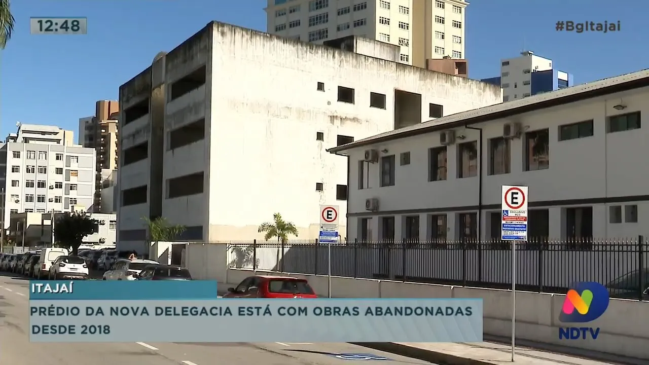 Prédio da nova delegacia está com obras abandonadas desde 2018