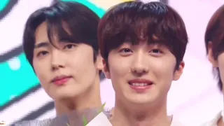 Download Chani making Hyunjin \u0026 Minju Laugh/Smile [Show! Music Core] MP3