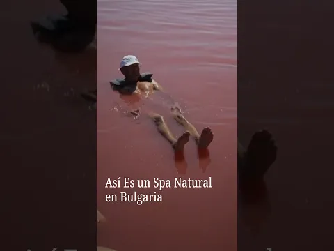 El lago donde turistas desafían la gravedad en Bulgaria