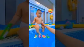 بيبي يضحك مضحك  بيبي يضحك مضحك