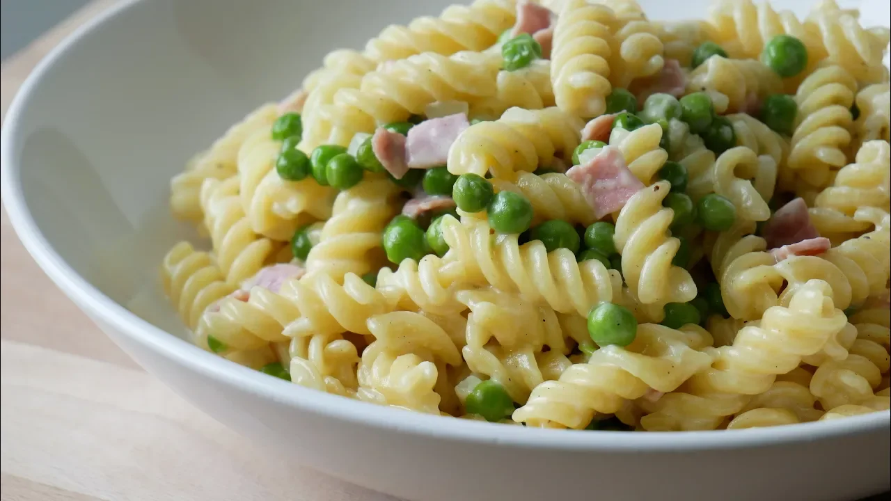 
          
          
          
            
            Nudeln mit Schinken Sahne Sauce || Pasta with Ham & Cream Sauce || [ENG SUBS]
          
        . 