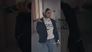 علي عيني اشوفك جاية قدامي وابص بعيد دندنها