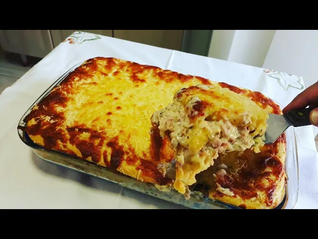 TORTA DE MANDIOCA COM PRESUNTO E QUEIJO