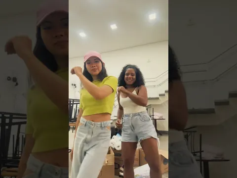 DANCEI COM MINHA AMIGA
