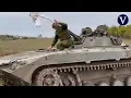 Download Lagu Un tanque ruso con una bandera blanca se rinde ante los soldados ucranianos