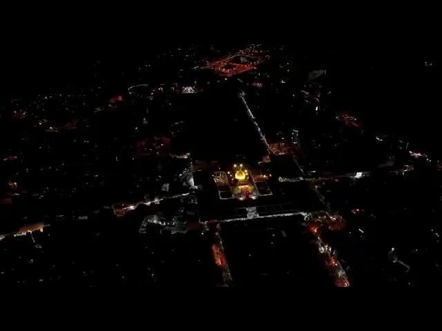 ⁣شاهد ماذا حصل في اضاءة العتبة العلوية فجر يوم وفاة امير المؤمنين (ع) .