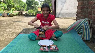 কৃতিকা Jackpot খাবারের প্যাকেট এর ভিতর থেকে কি কি নতুন Gift পেলো@kritika channel 