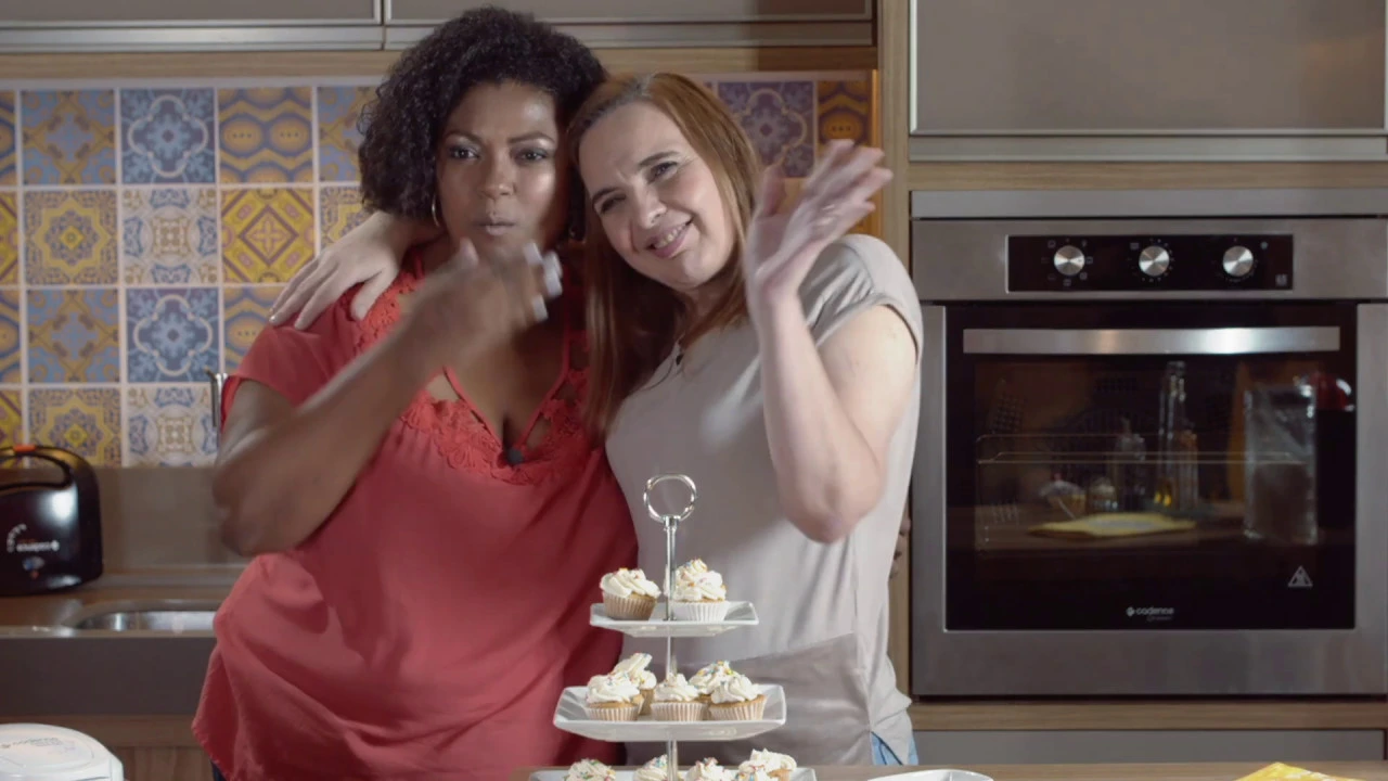 RECEITA CUPCAKE DE BAUNILHA COM CHANTININHO