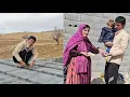 Lagu Sajjad's family's efforts to repair the roof of their house