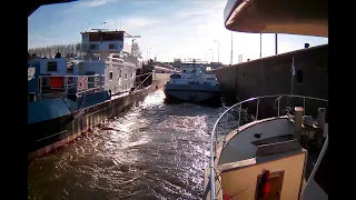 S2/E14; How To Fit 1 Yacht + 5 Barges In 1 Lock, the Dutch way