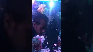 شوف نخنوخ في الكباريه بيعمل ايه بالفلوس لا حول ولا قوه الا بالله دندنها