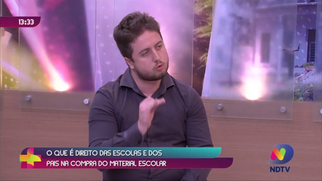 Saiba o que é direito das escolas e dos pais na compra do material escolar