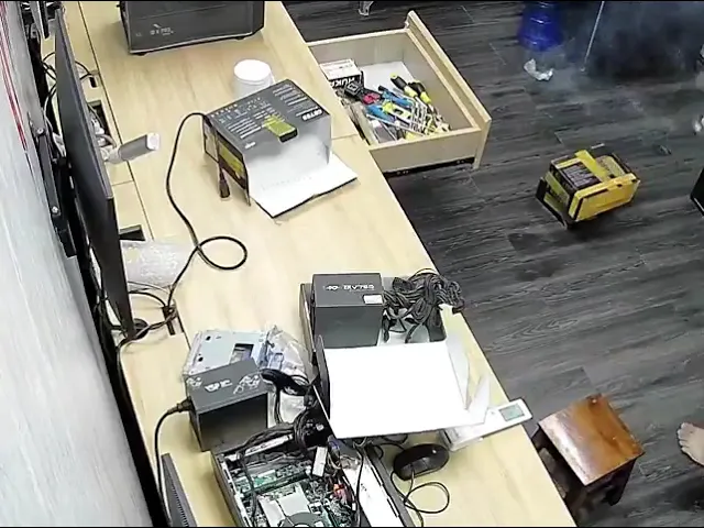 Блок питания Megamax VS750D взорвался прямо во время сборки
