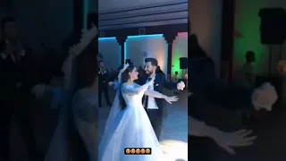 شوف العروس شلون تركص لان اهل العريس مسوين الغدة سمج 