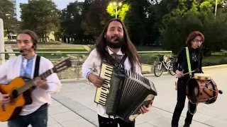 ПРЕМ ЄРА Лос Янковерс виконує українську пісню про Довбуша 