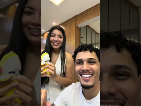 Ela comprou uma banana que toca 😱🍌